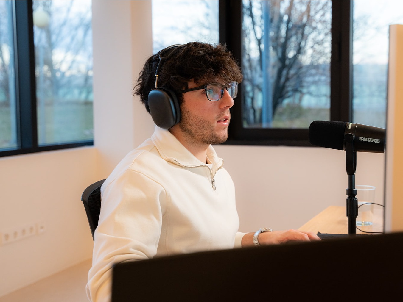 profesor master ciberseguridad dando clase online