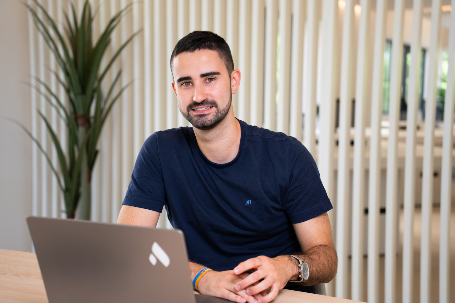 profesor master product engineering dando clase online